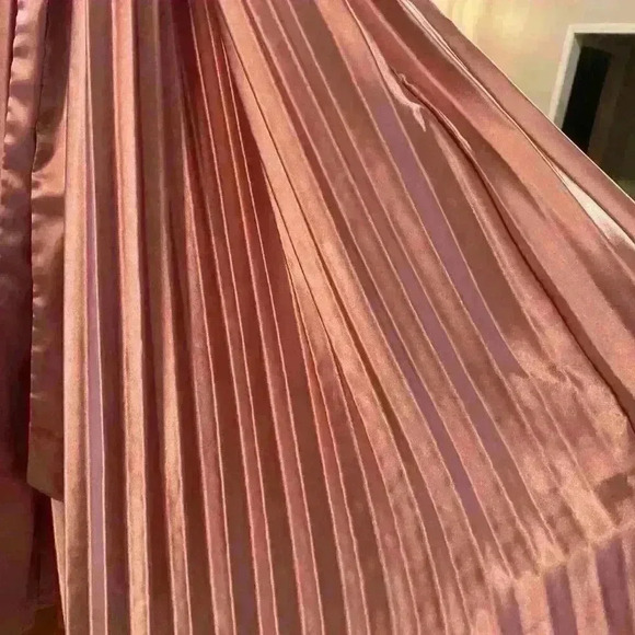 Satin Pleated Midi Dress Pretty Little Thing dusty rose size 10 exc con - Picture 9 of 10